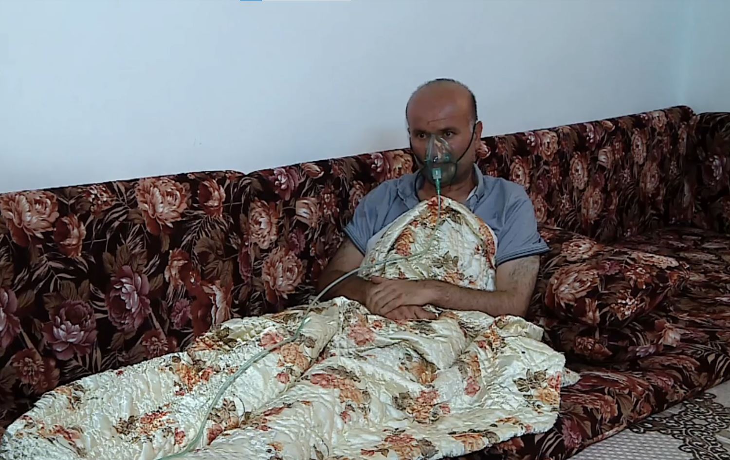 Li Kampa Domîzê nexweşekî ji Rojavayê Kurdistanê daxwaza alîkariyê dike