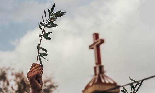 A cross sits on top of a church in Erbil’s northern Christian-majority district of Ainkawa on April 1, 2023. Photo: Bilind T. Abdullah/Rudaw