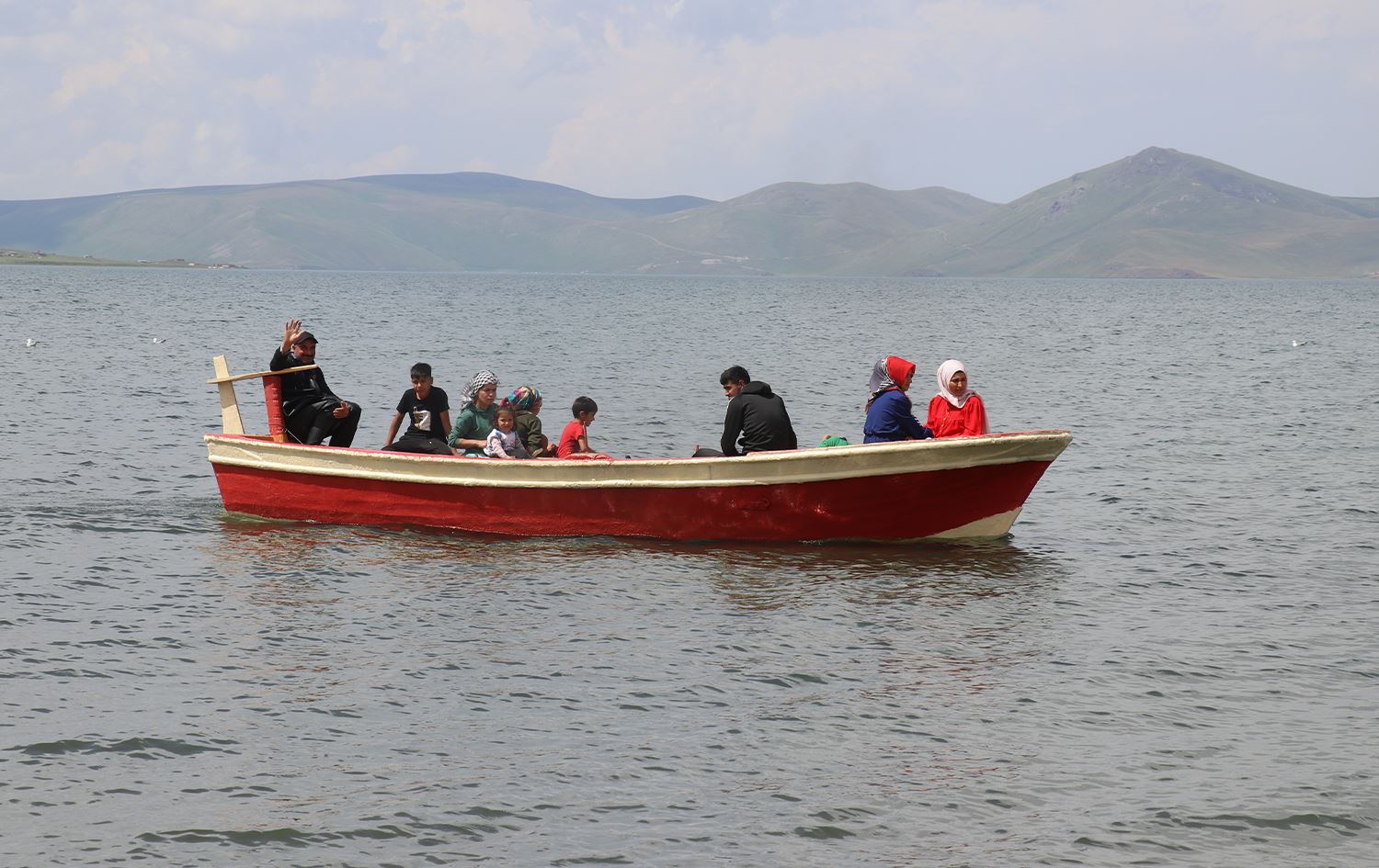 Gola Masiyan çar demsalan mazûvaniya geştiyaran dike