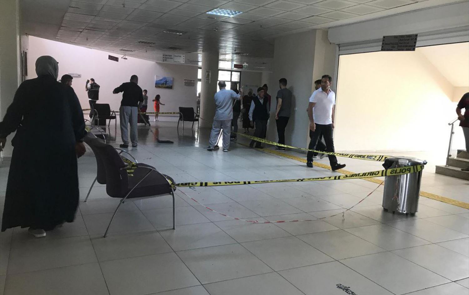 Li Îdirê 2 malbat bi dar û beran bi hev ketin: 16 kes birîndar bûn