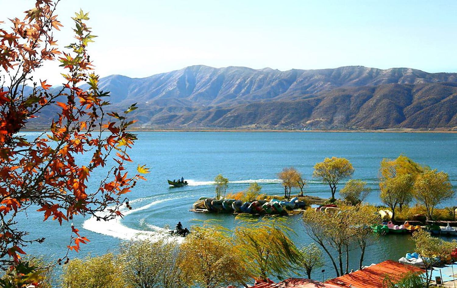 دیمەنێک لە دەریاچەی زرێبار لە مەریوانی رۆژهەڵاتی کوردستان