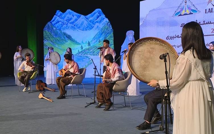 Kurdên Êzidî di Festîvala Rewşenbîrî ya Lalişê de çanda xwe nîşan didin