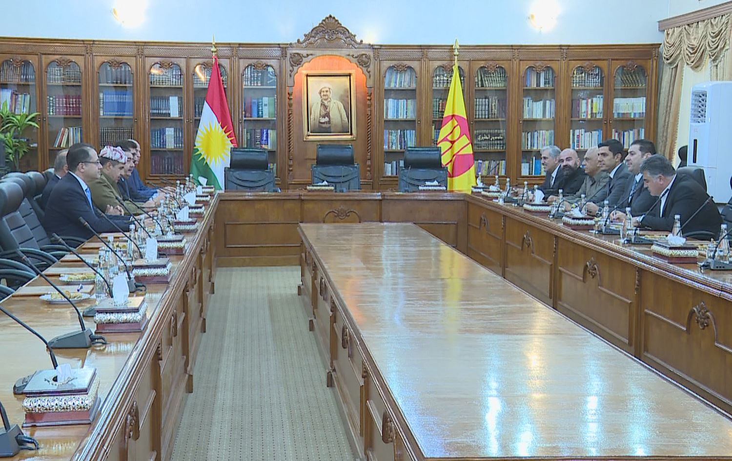 شاندی یەکێتی بە پێکەنین چوون بۆ لای پارتی و بە تووڕەیی رۆشتنەوە