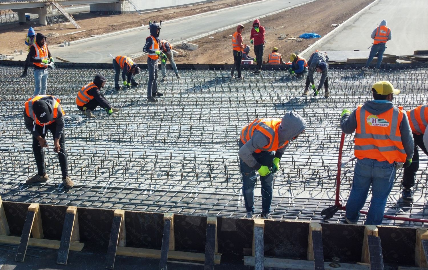 کارکردنی چەند کرێکارێک لە قۆناخی دووەمی کاردا لە پرۆژەی 150 مەتریی هەولێر، وێنە: بڵند تاهیر - رووداو