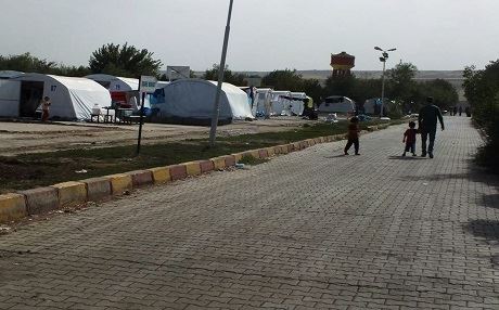 Naylon çadırla kışa giriyorlar!