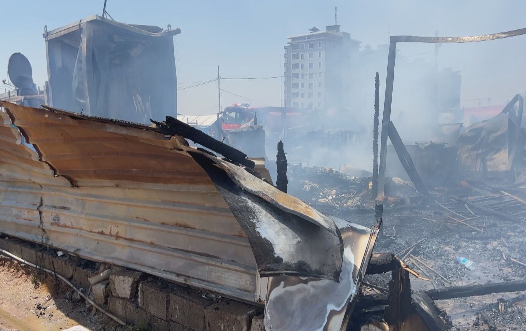 16 کەرەڤانە لە کەمپێکی هەولێر لە چاوتروکانێکدا سووتان