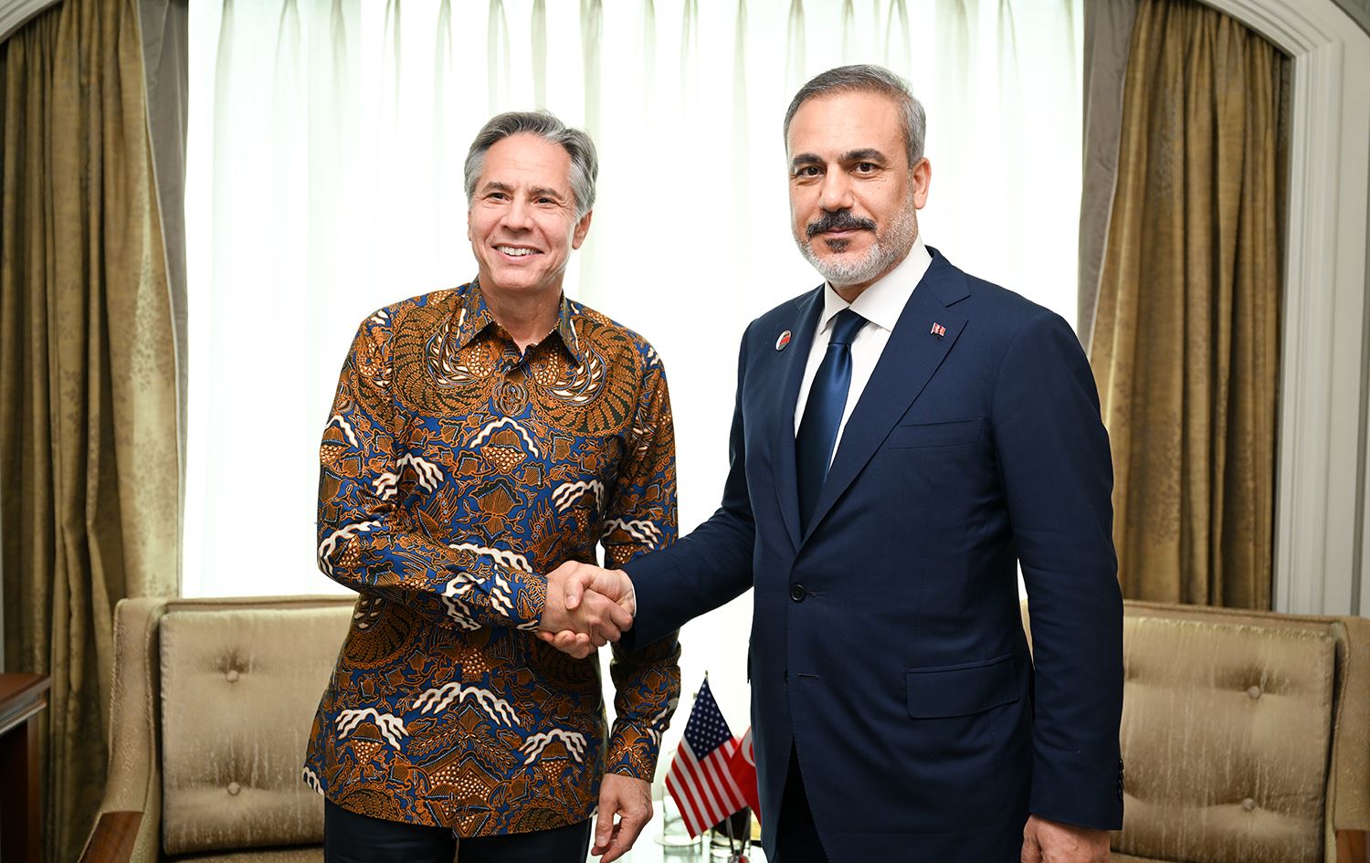 Wezîrên Derve yên Amerîka û Tirkiyê li Endonezyayê civiyan