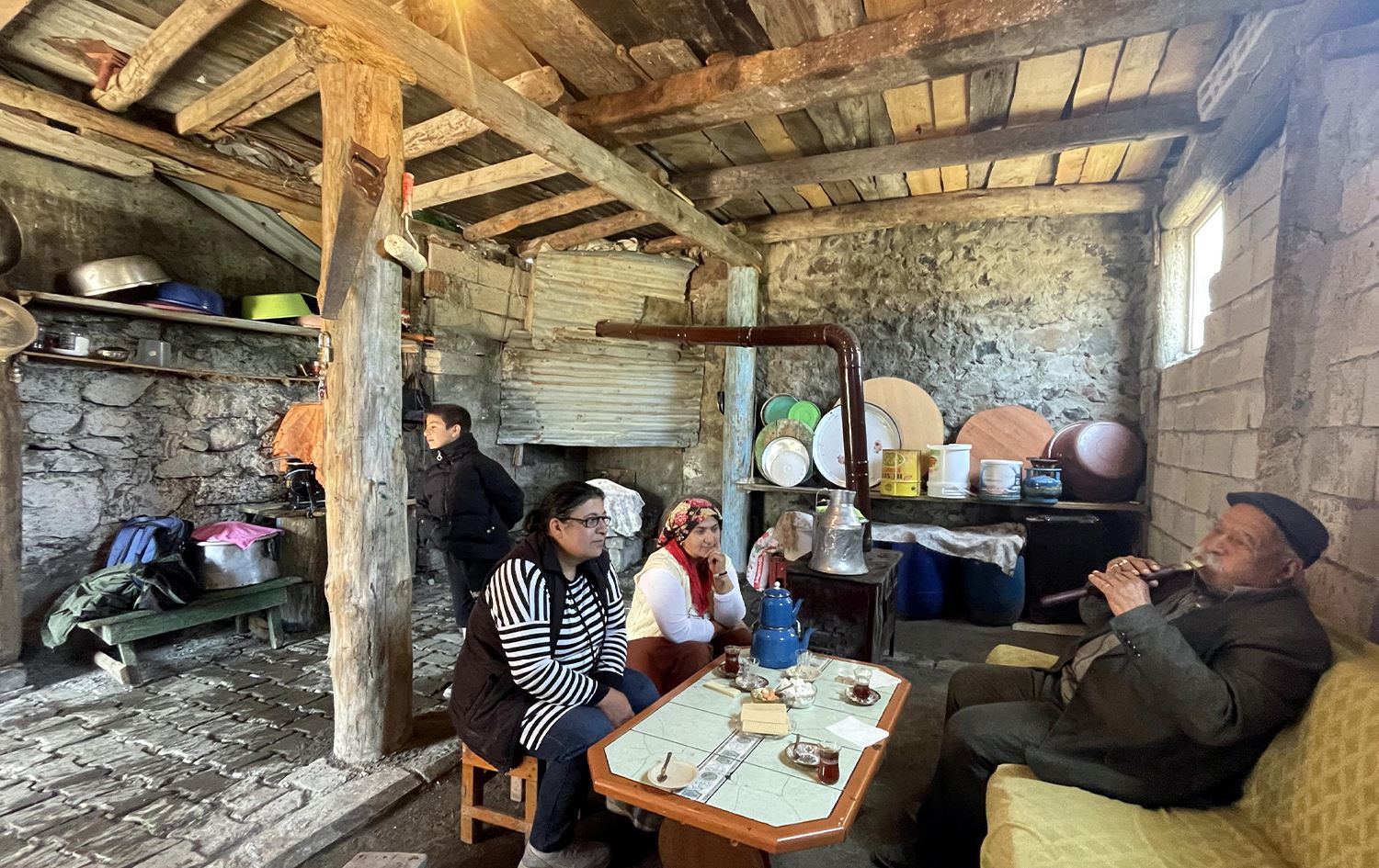 Li Erdexanê hewa sar e û welatî heta niha jî sobê pêdixin