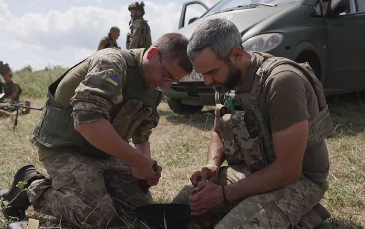 Hêzên Ukraynayê dest bi fêrbûna çekên nû kirin