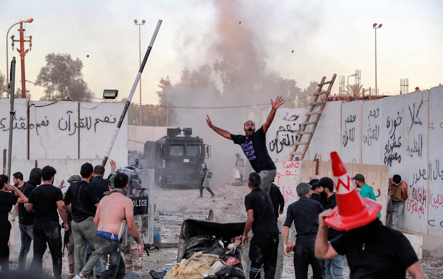 ساتی هەڵکوتانە سەر باڵیۆزخانەی سوێد لە بەغدا. وێنە: AFP