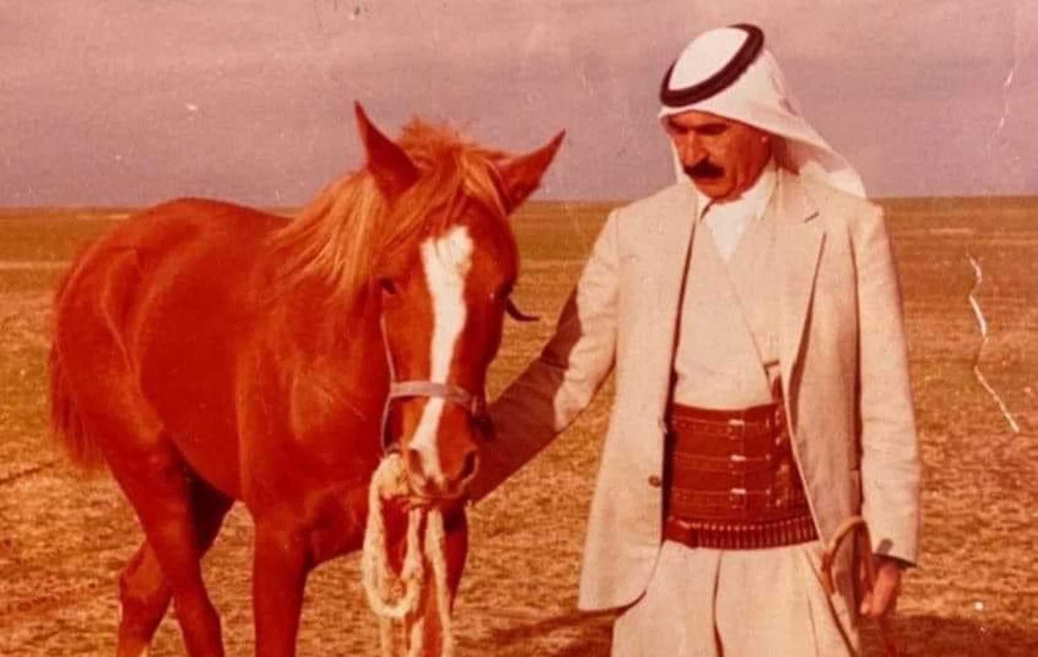 وێنەیەکی ئەرشیڤیی شێخ غالب مەحموود خەتان ئەلناسری کە لە تۆڕە کۆمەڵایەتییەکان بڵاوکراوەتەوە