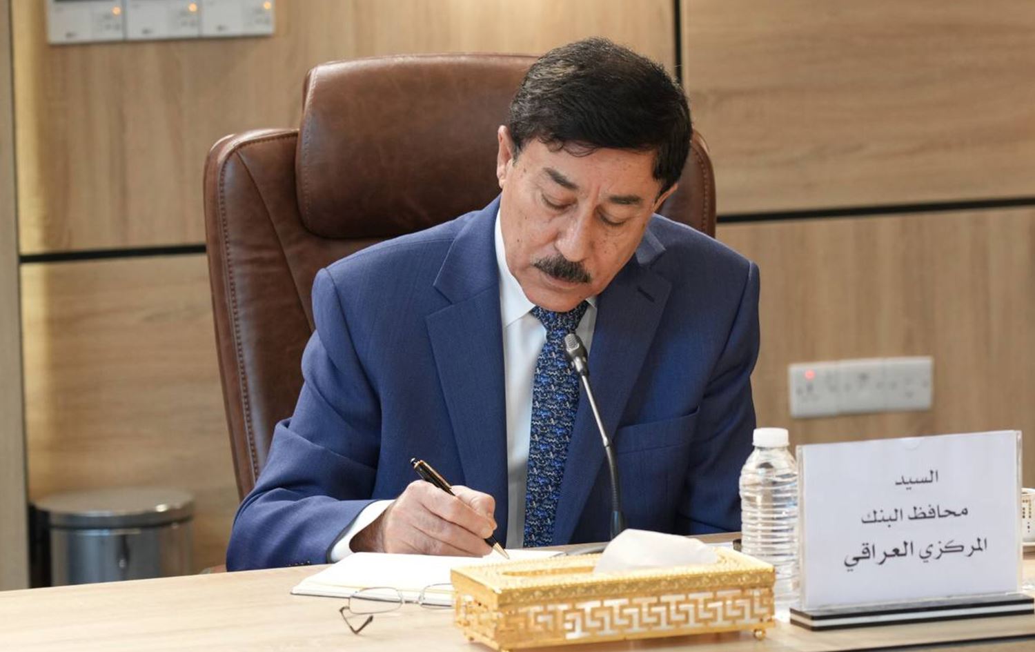 محافظ البتك المركزي علي العلاق خلال استضافته في مجلس النواب