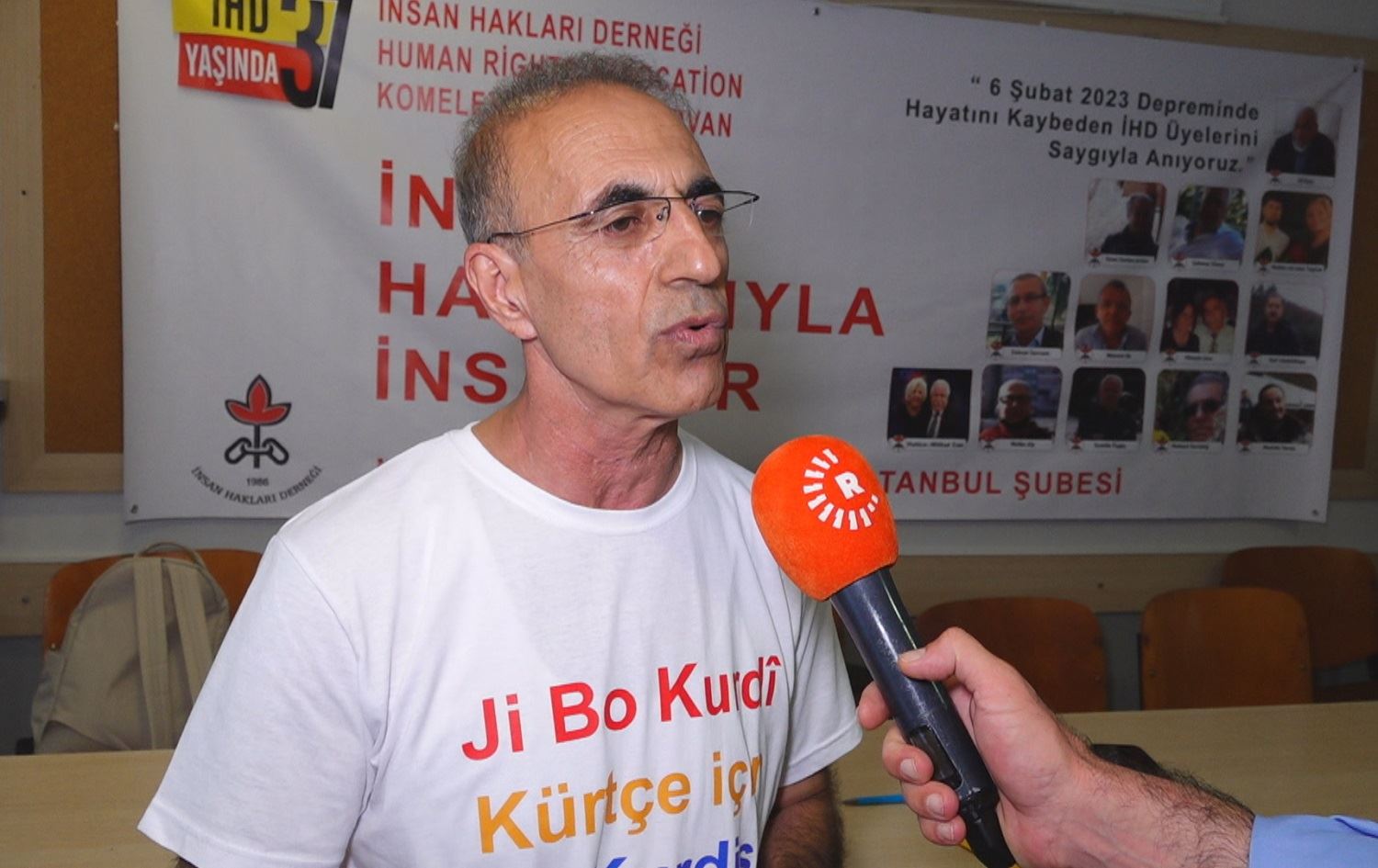 Parêzer Suphî Ozgen biryar dabû ji Stenbolê ber bi Enqerê ve ji bo balê bikeşîne li ser zimanê Kurdî  meşekê bide destpêkirin.