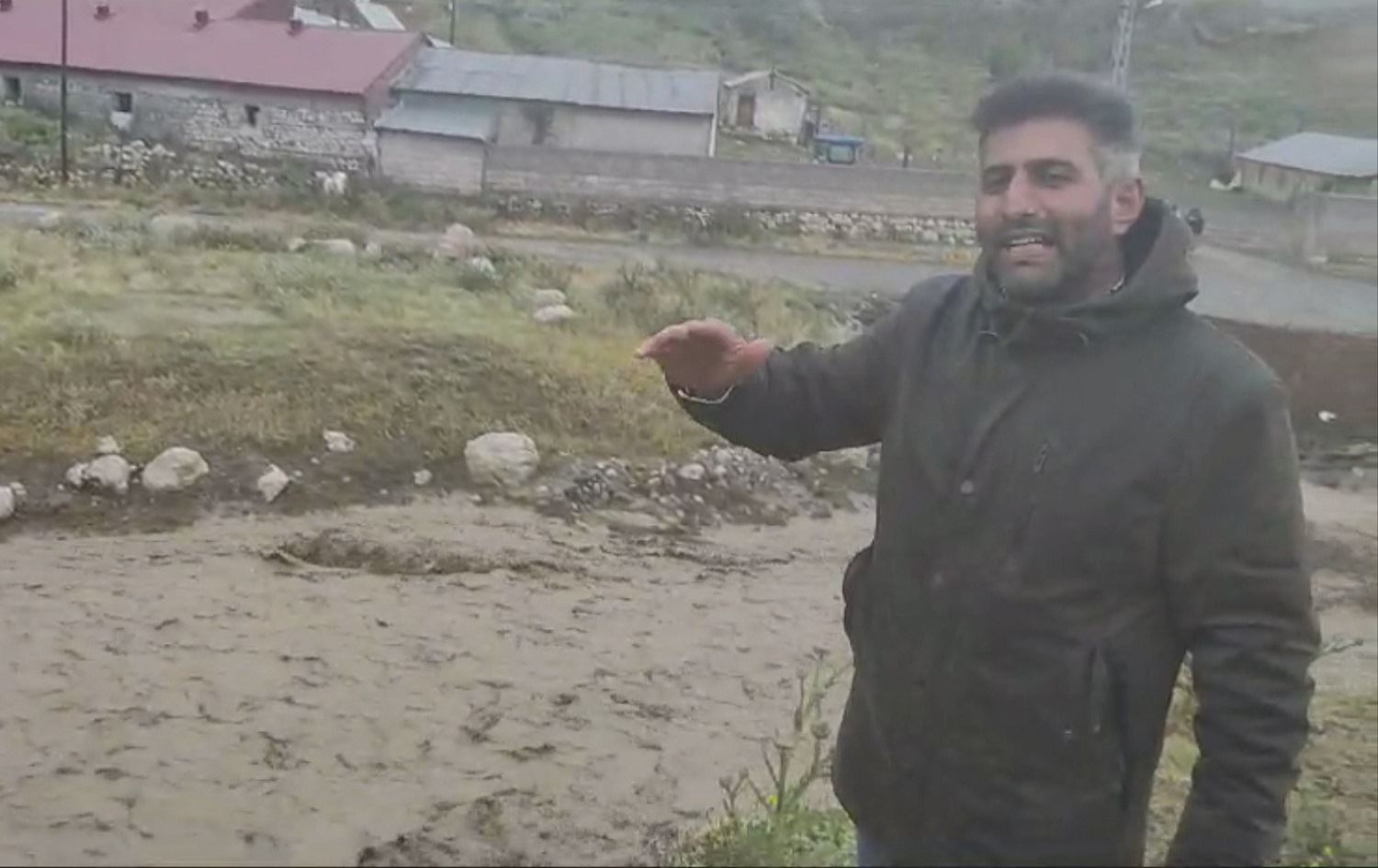 Li gundê Kele yê Agirî lehî rabû