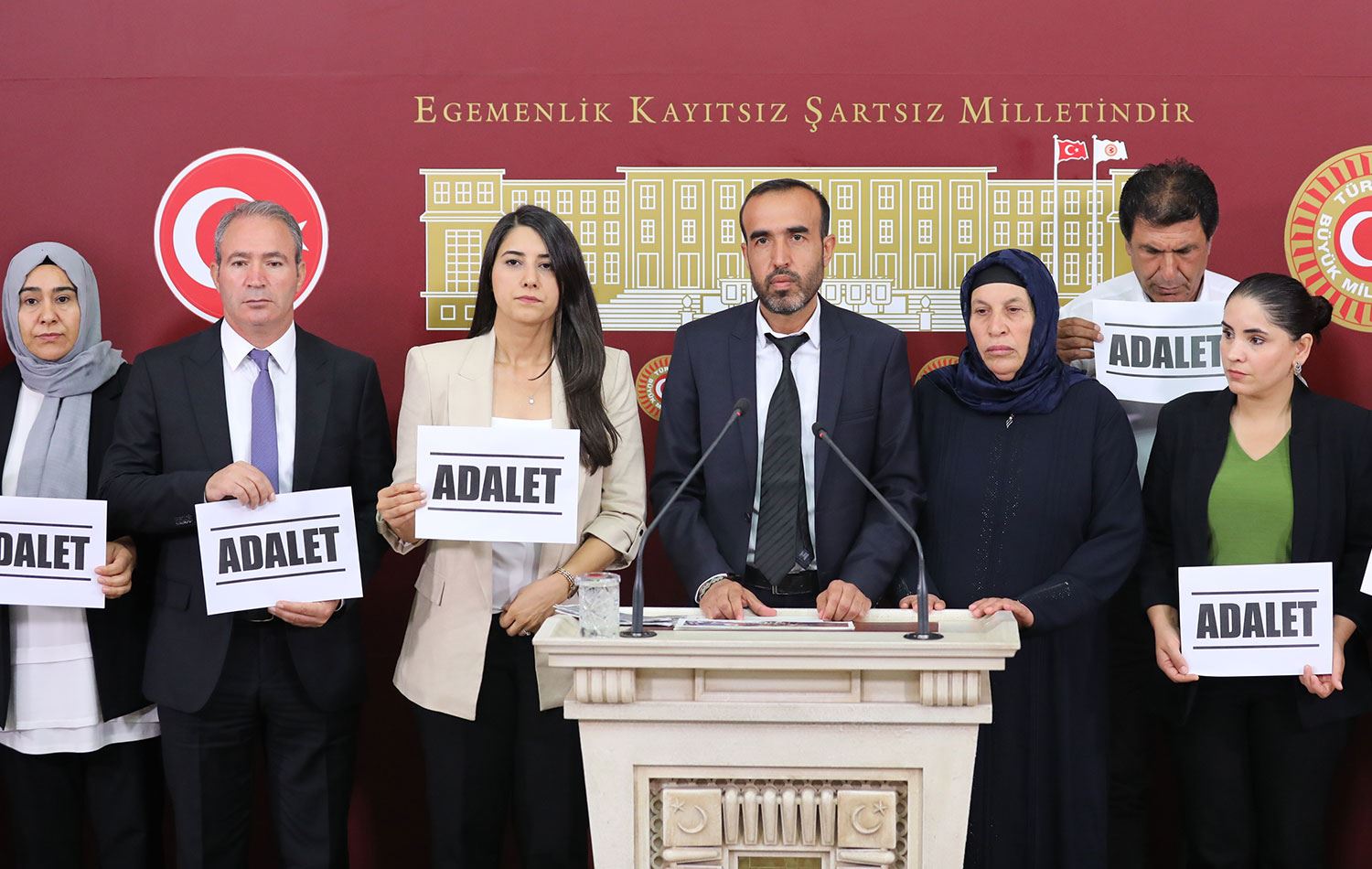 Şenyaşar ailesi Meclis'te basın açıklaması yaptı. / ANKA