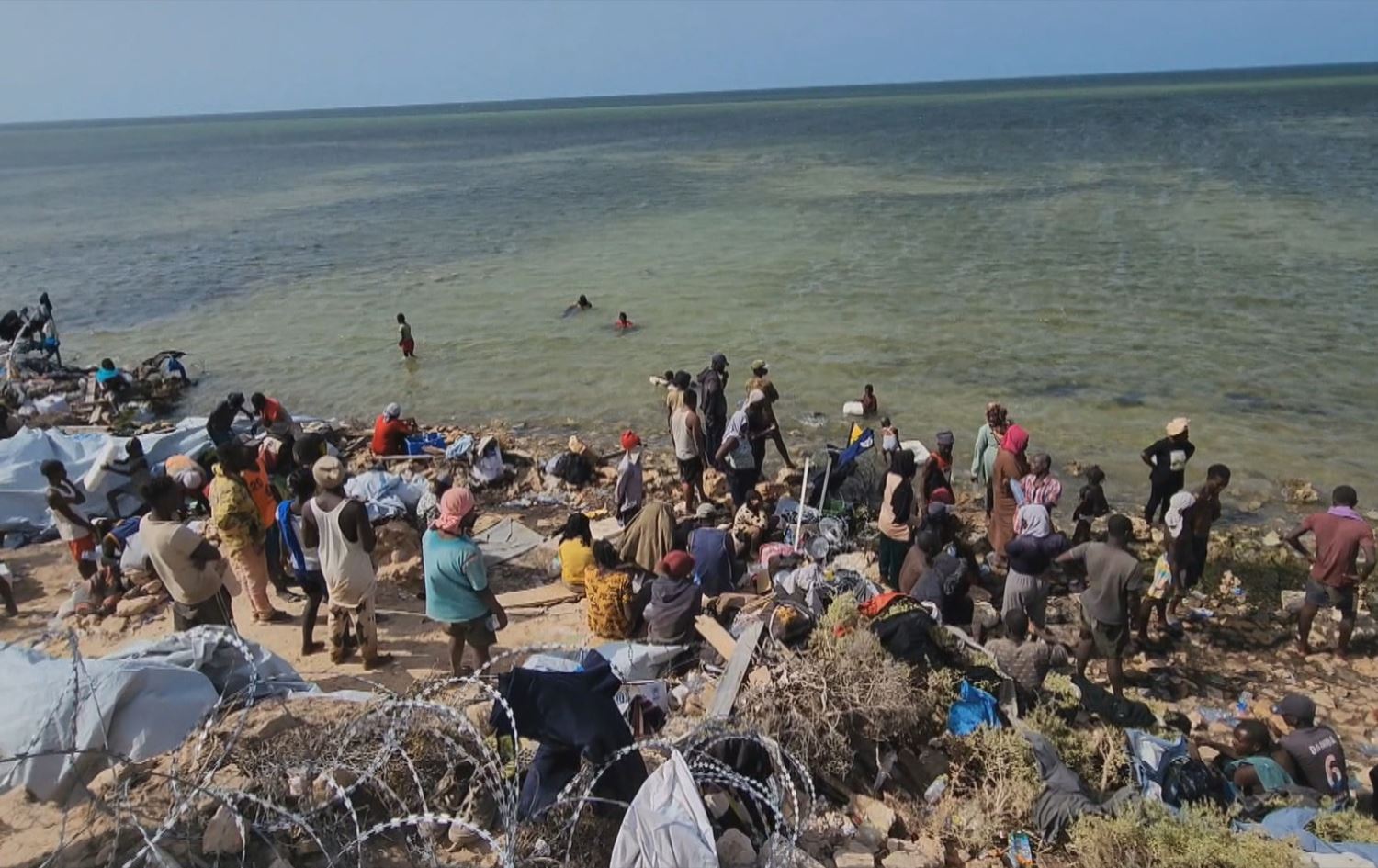 Tûnis: Bi dehan koçberan bi zorê dibine ser sînorê Lîbyayê