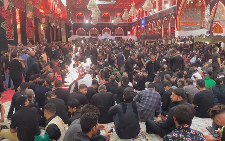 عشرات آلاف الأجانب يشاركون في مراسم عاشوراء بكربلاء