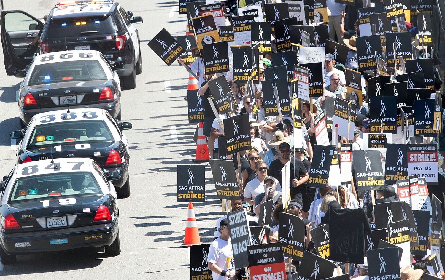 مانگرتنی ئەکتەر و سیناریۆنووسان لە کالیفۆرنیا، وێنە؛AFP