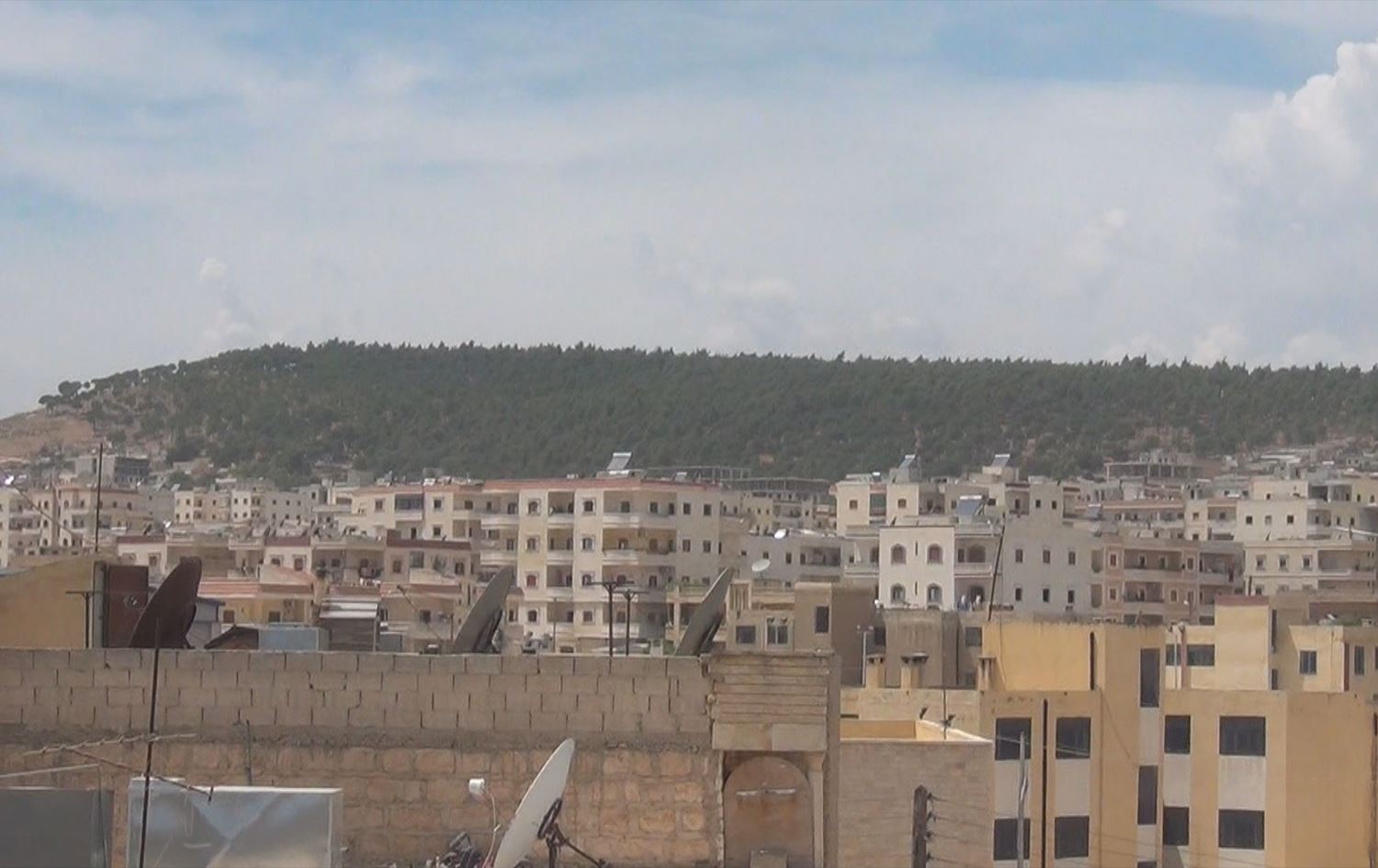 Li ser binpêkirinên grûpên çekdar ên li Efrînê raporek hat belavkirin