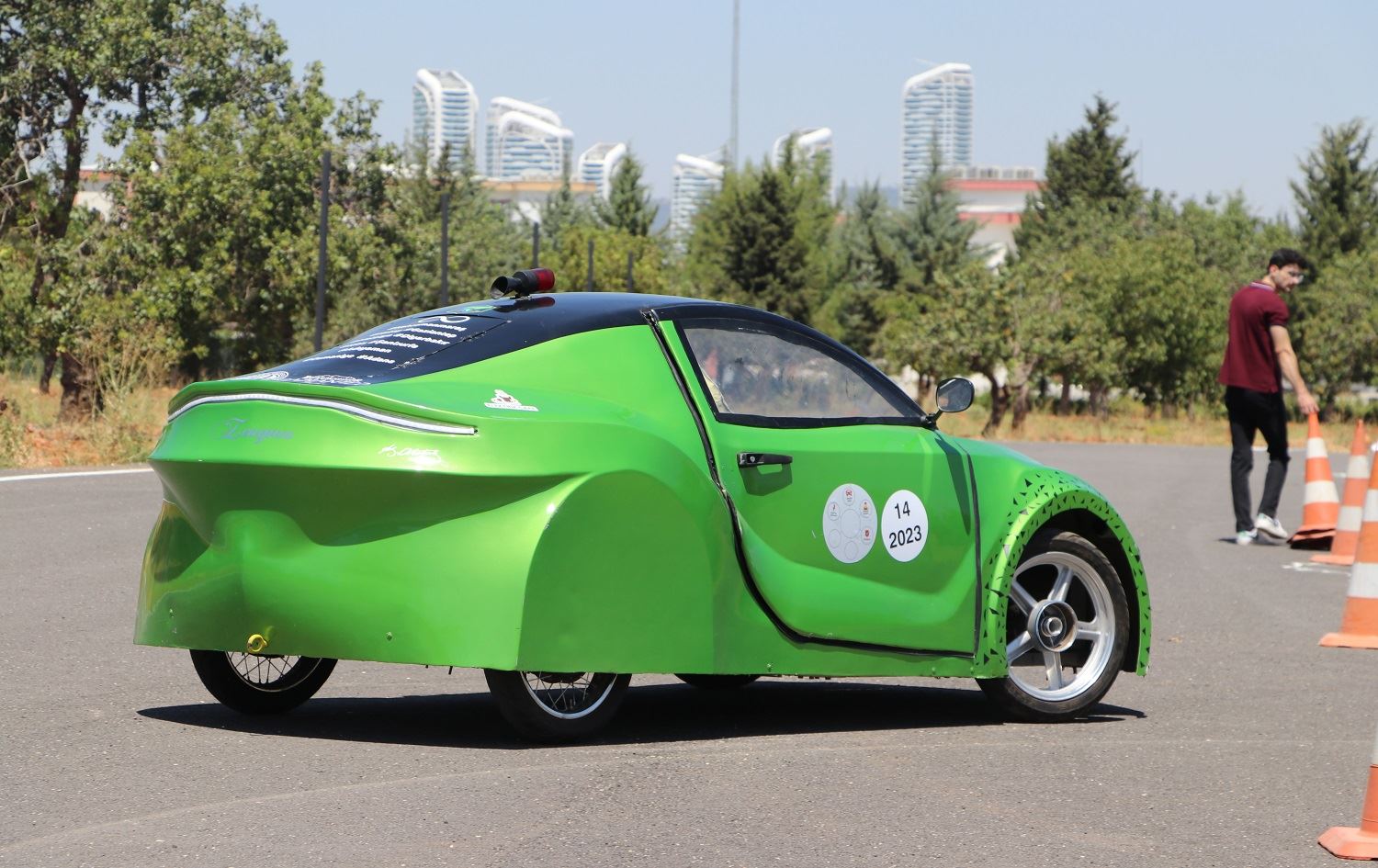 Xwendekarên Zanîngeha Dîlokê otomobîlên elektronîk çêkirin