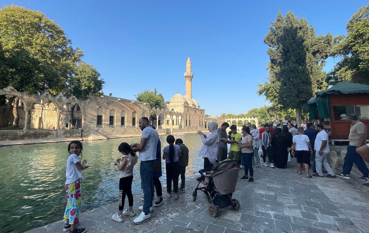 Li Rihayê danê nîvro kes li nava bajêr namîne