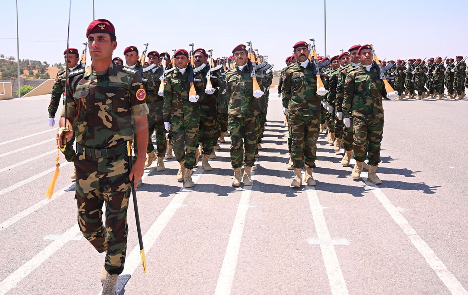 ژمارەیەک پێشمەرگە لە مەراسیمی دەرچوونیان لە 22-6-2023 لەدوای 50 رۆژ مەشقکردن، وێنە: بڵند تاهیر - رووداو