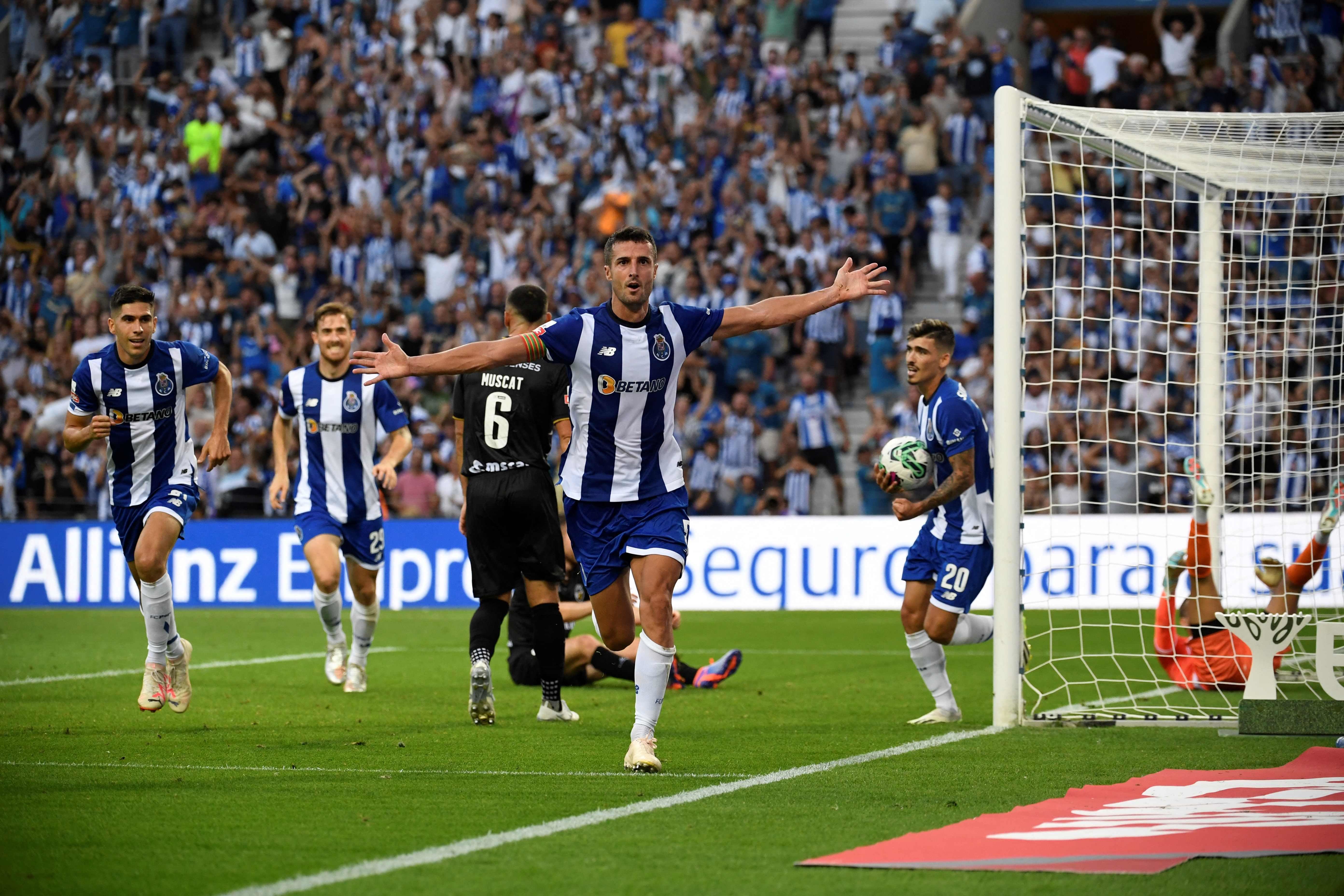 Photo by MIGUEL RIOPA / AFP