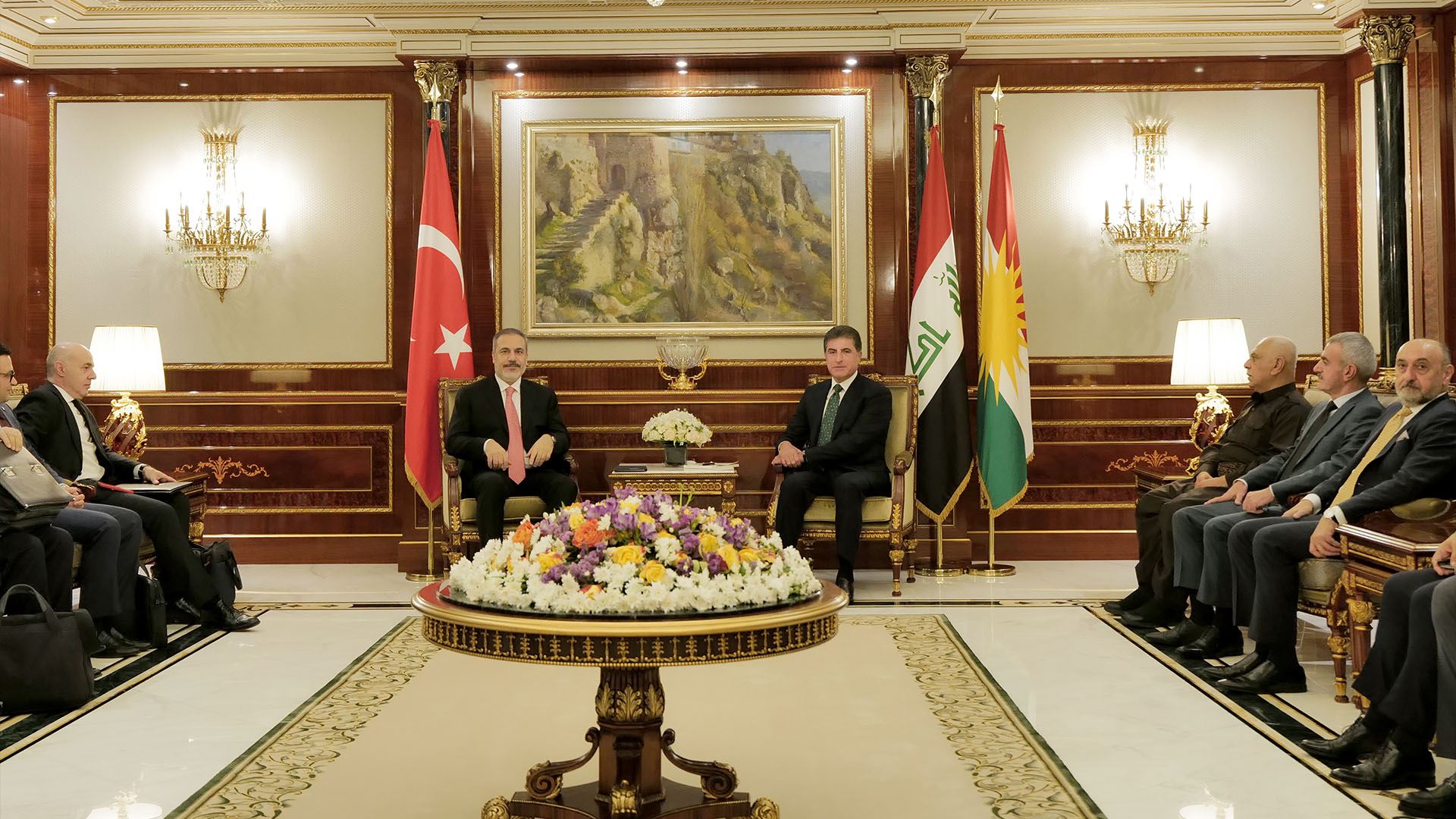 دیمەنێکی کۆبوونەوەکەی نێچیرڤان بارزانی و هاکان فیدان