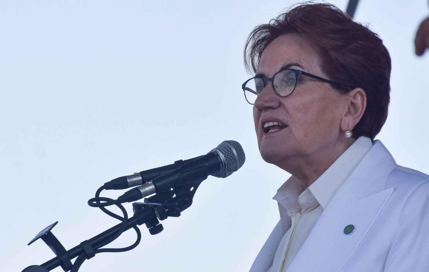 مەرال ئاکشەنەر لەکاتی پێشکێشکردنی گوتارەکەیدا، وێنە: aa