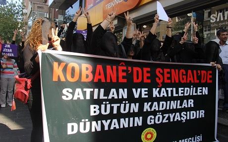 Köle pazarlarına karşı peçelerle yürüdüler