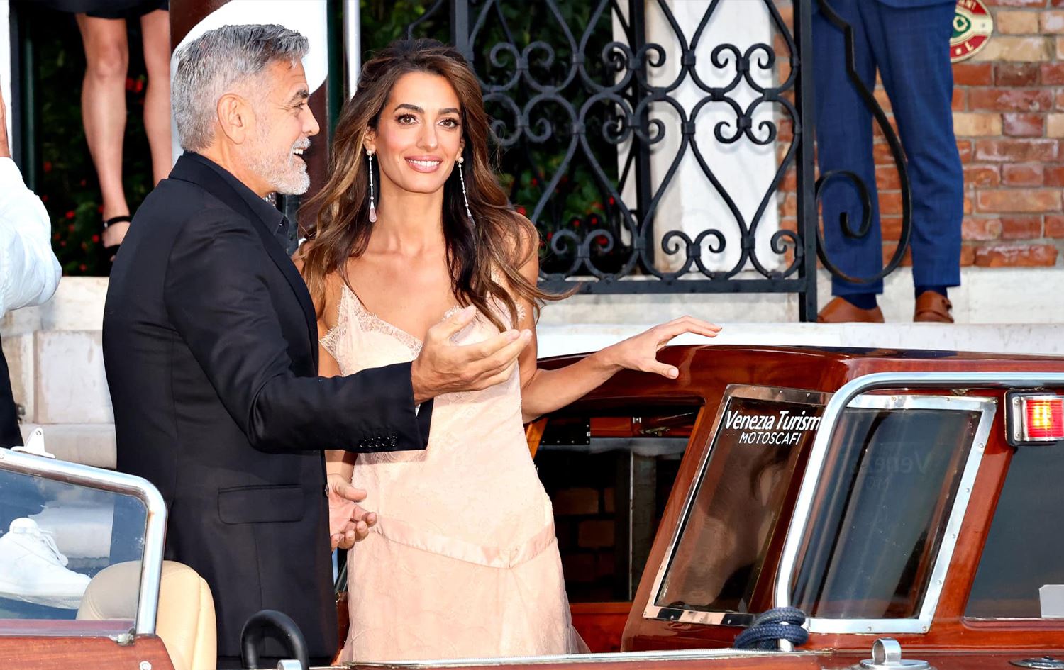 ئەمەل کلۆنی لەگەڵ جۆرج کلۆنیی هاوژینی لە ڤێنس