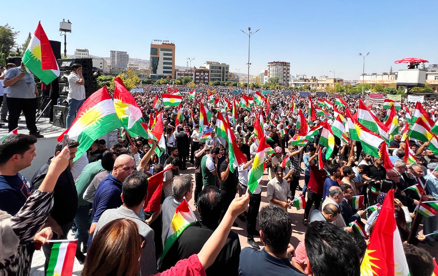 خۆپێشاندەران لە دهۆک