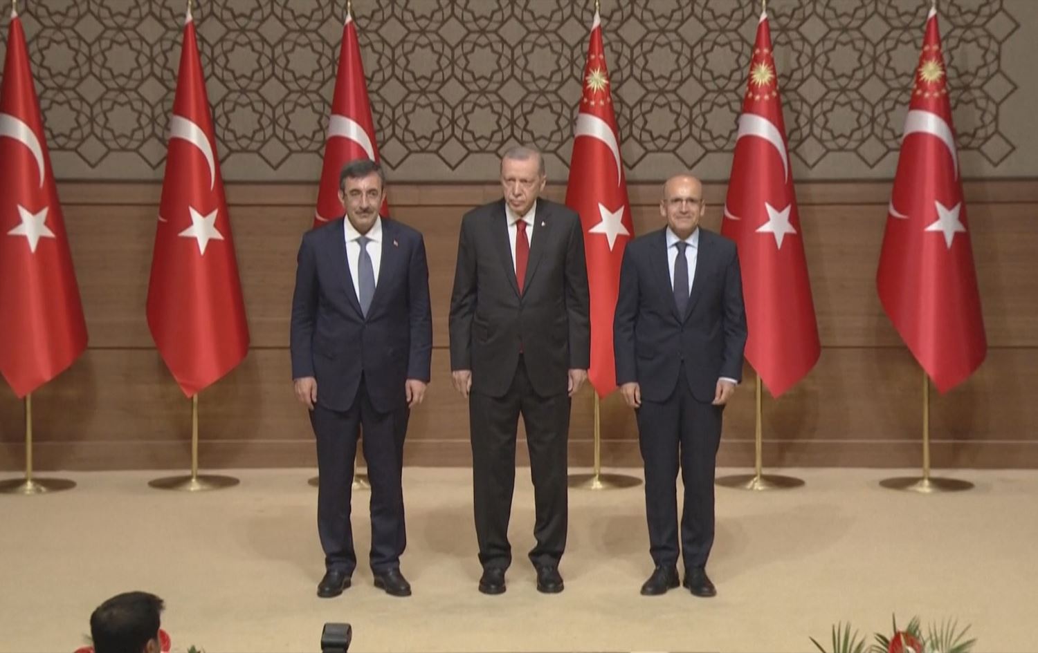 Bernamaya nû ya aboriyê di navbera desthilat û opozîsyonê de bû sedema nakokiyan