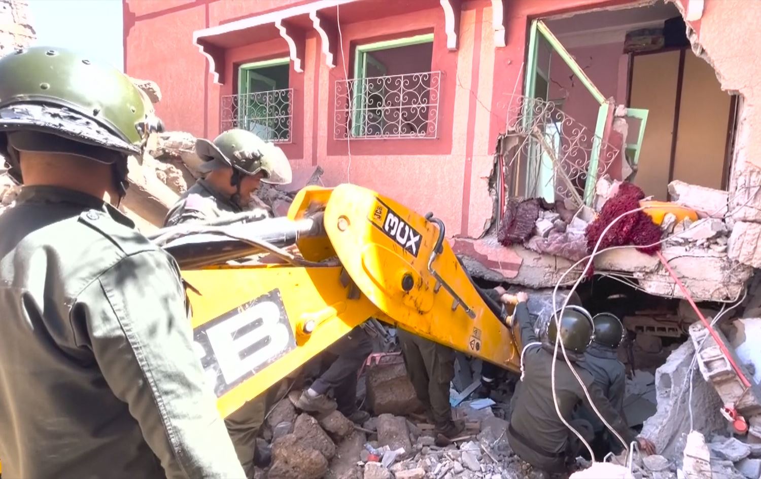 Erdheja Mexribê: Şah ji bo 3 rojan şîn ragihand