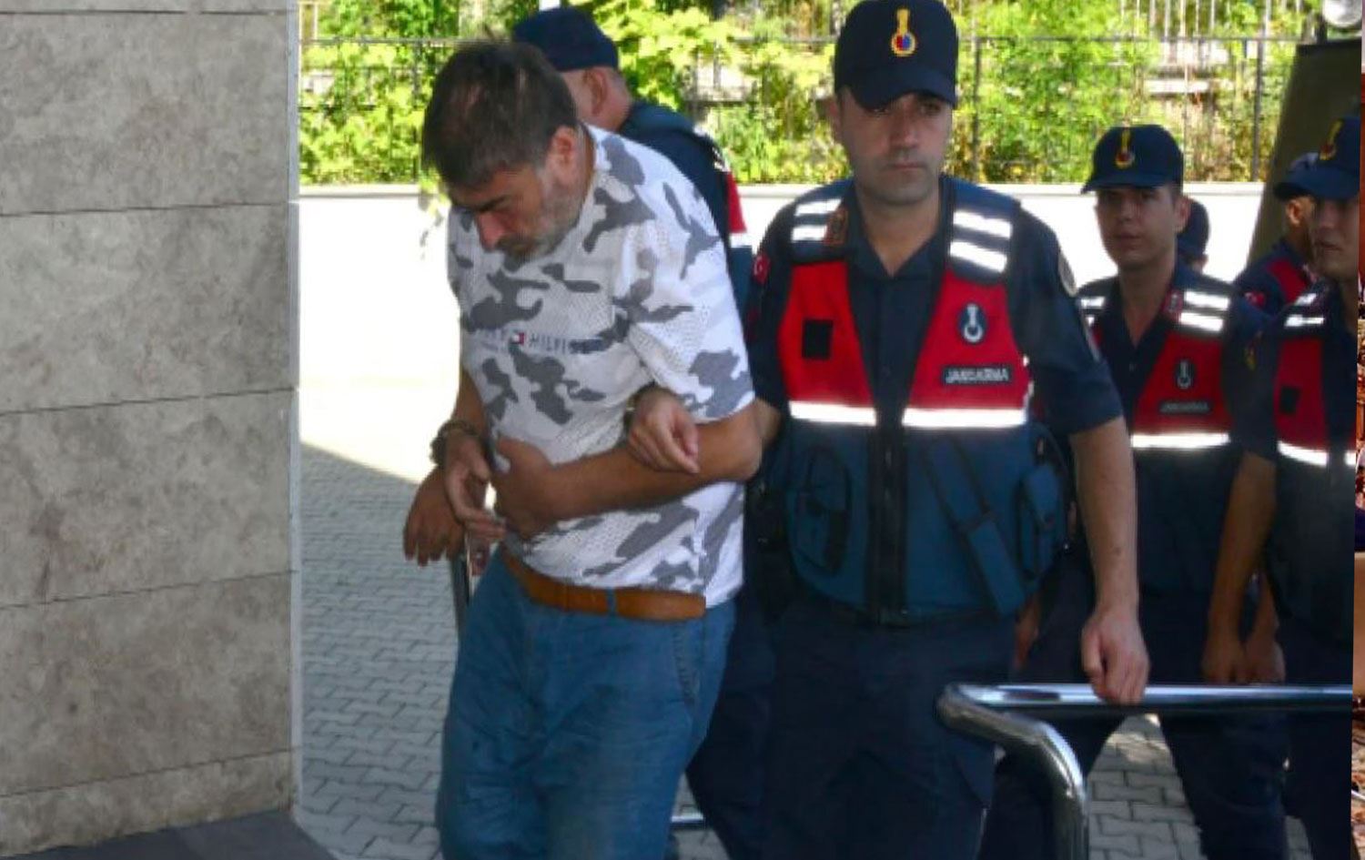 Cenaze namazı kılanların arasına dalan  kamyon şoförü tutukland