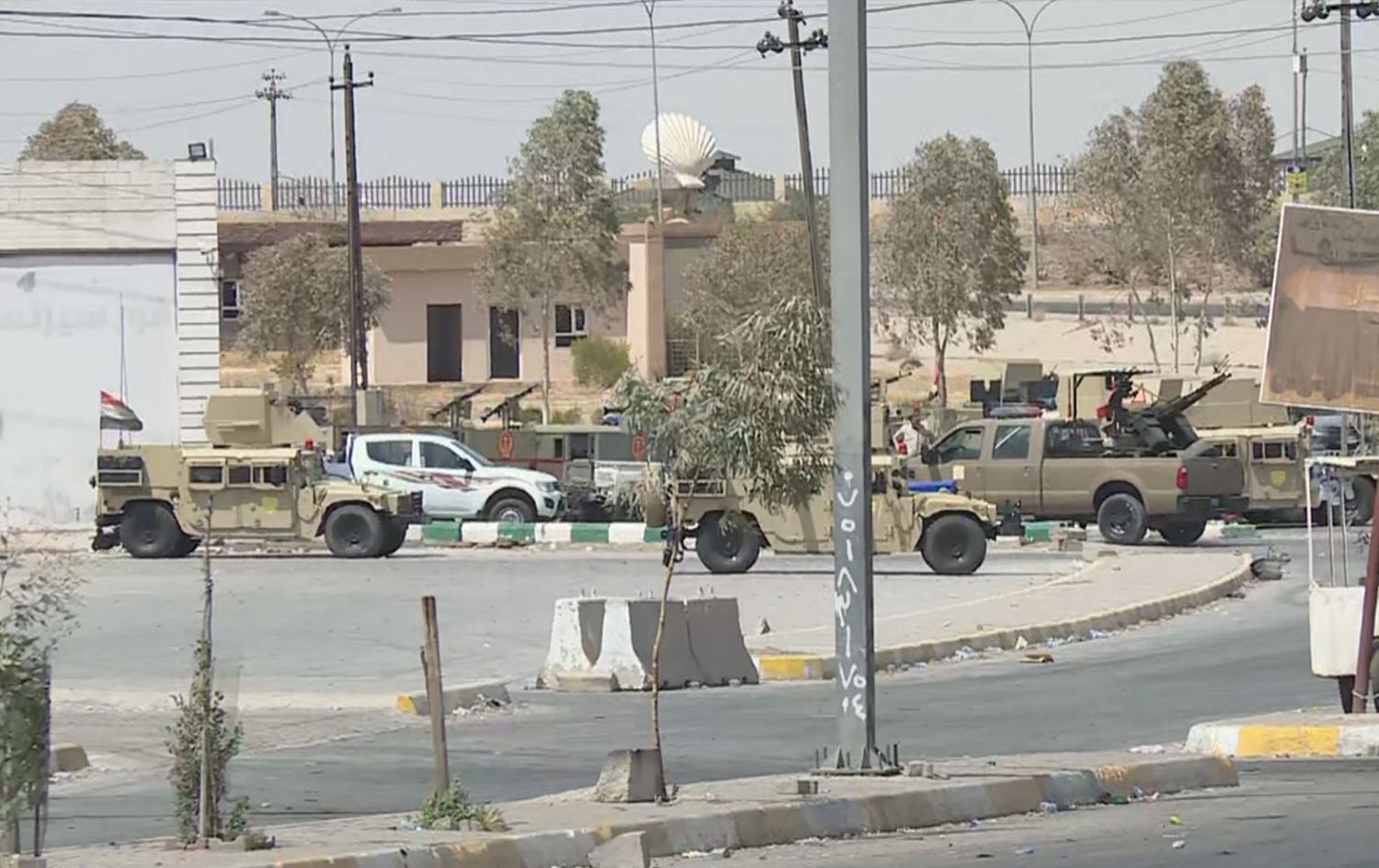 چەند هێزێکی ئەمنیی عێراق کە لەدوای خۆپێشاندانەکەی کەرکووک  لە کۆڵانەکاندا بڵاوکرانەوە. 