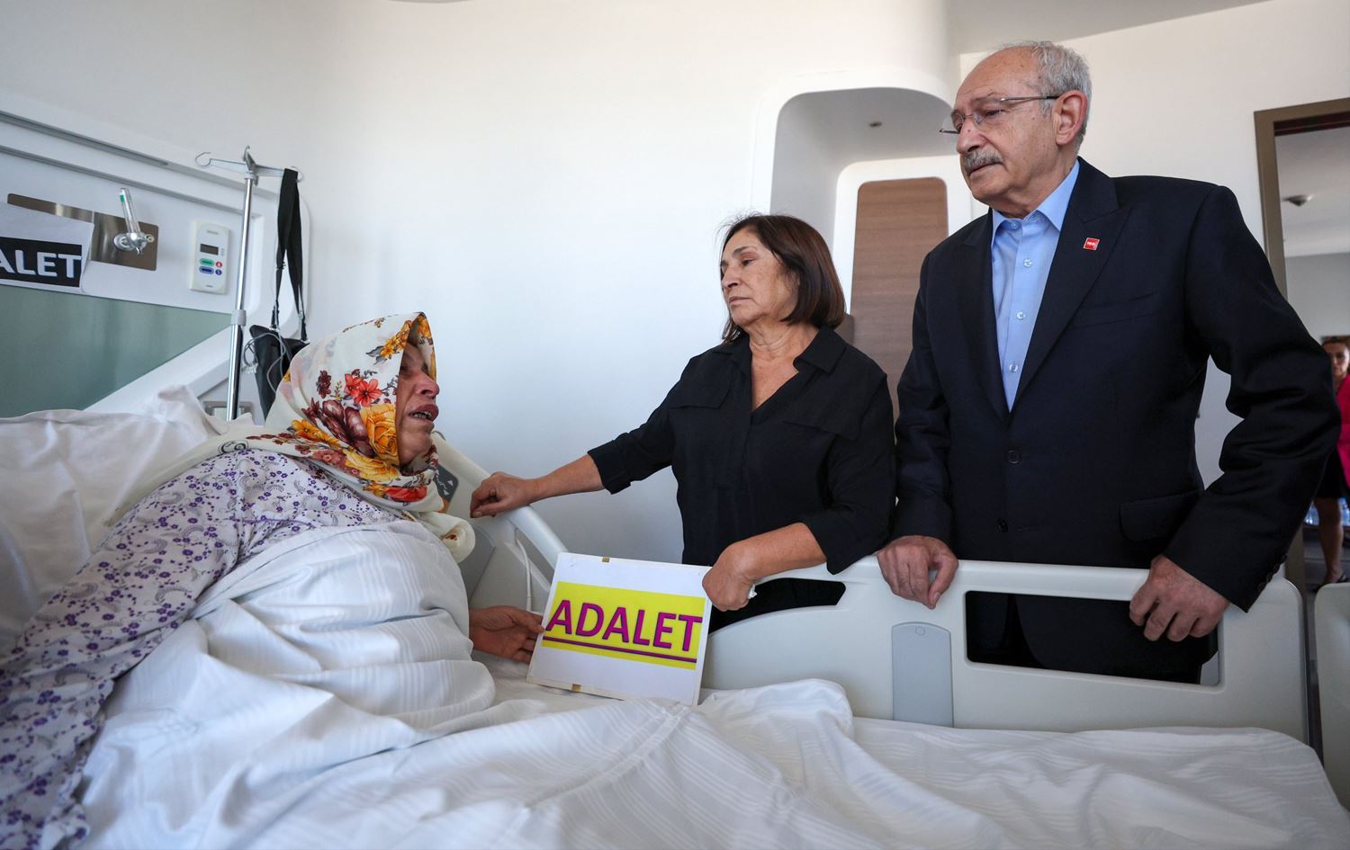 Kiliçdaroglu li nexweşxaneyê çû serdana Emine Şenyaşarê/ Wêne: Twîtter