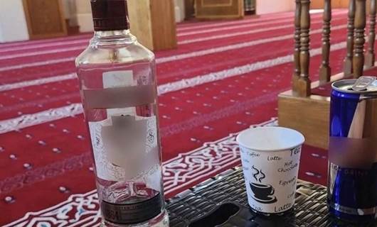 الصورة التي نشرها الشخص الذي تعاطى الكحول بمسجد في اسطنبول
