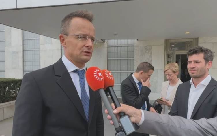 Wezîrê Karên Derve yê Macaristanê Peter Szijjarto 