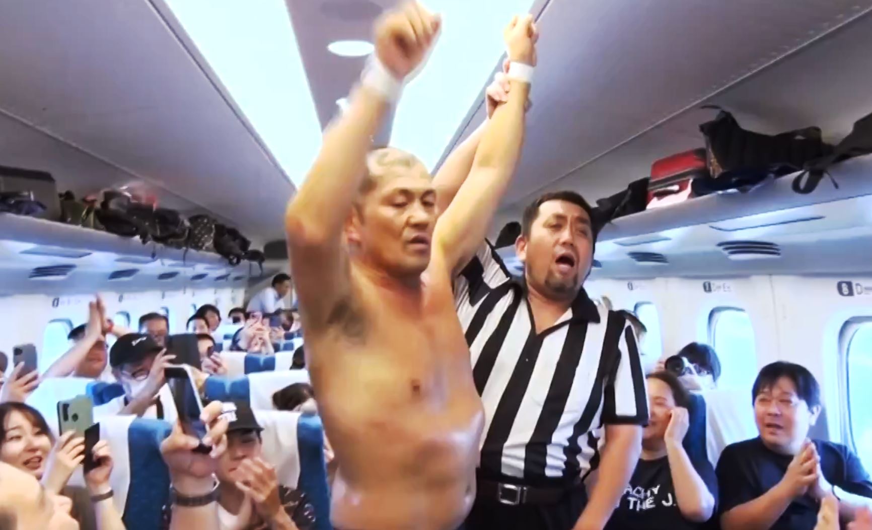  زۆرانبازیی نێو شەمەندەفەر