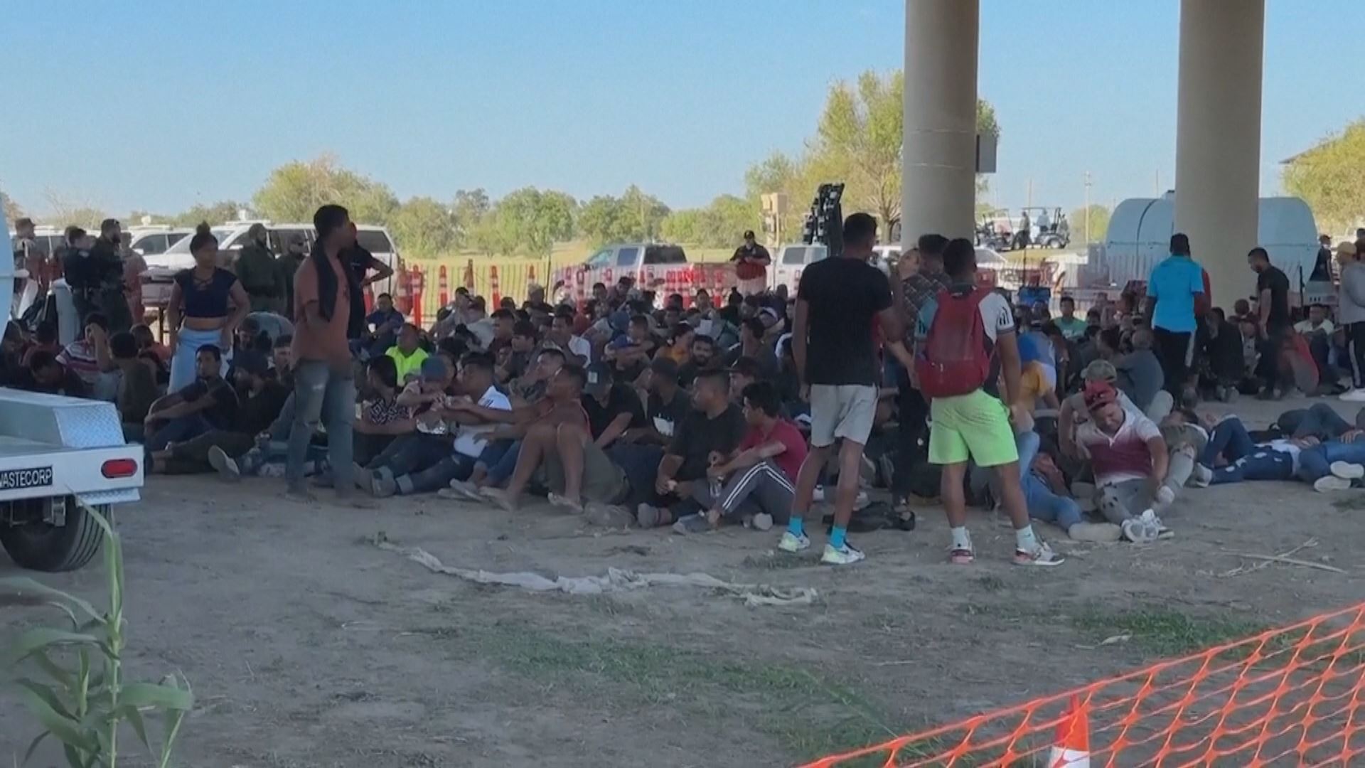 ژمارەیەک کۆچبەر لەسەر سنووری ئەمریکا - مەکسیک