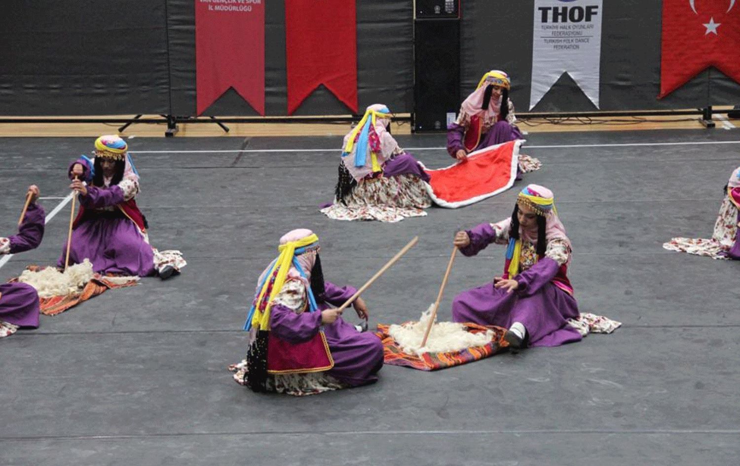 Tîma Wanê di 3 kategoriyên govendên gel de bû yekemîn / Wêne: AA