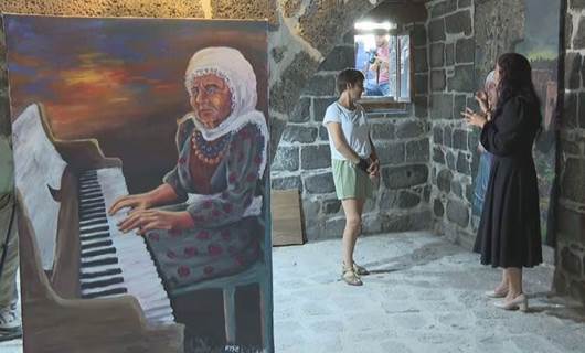 Kürt sanatçı Karacadağ 5'inci sergisini Diyarbakır'da açtı