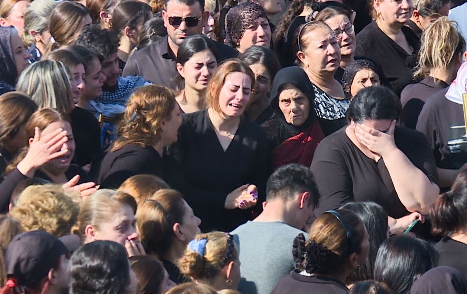 قاعة "الأحزان" تحيل الحمدانية لمأتم كبير والهجرة الجماعية تراود المسيحيين