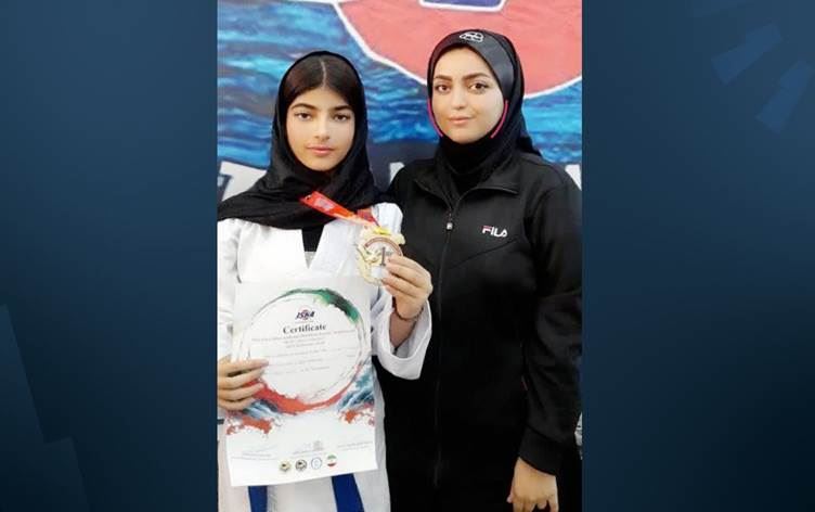 Aylîn Delayî Mîlana ku bû yekem (aliyê çepê)