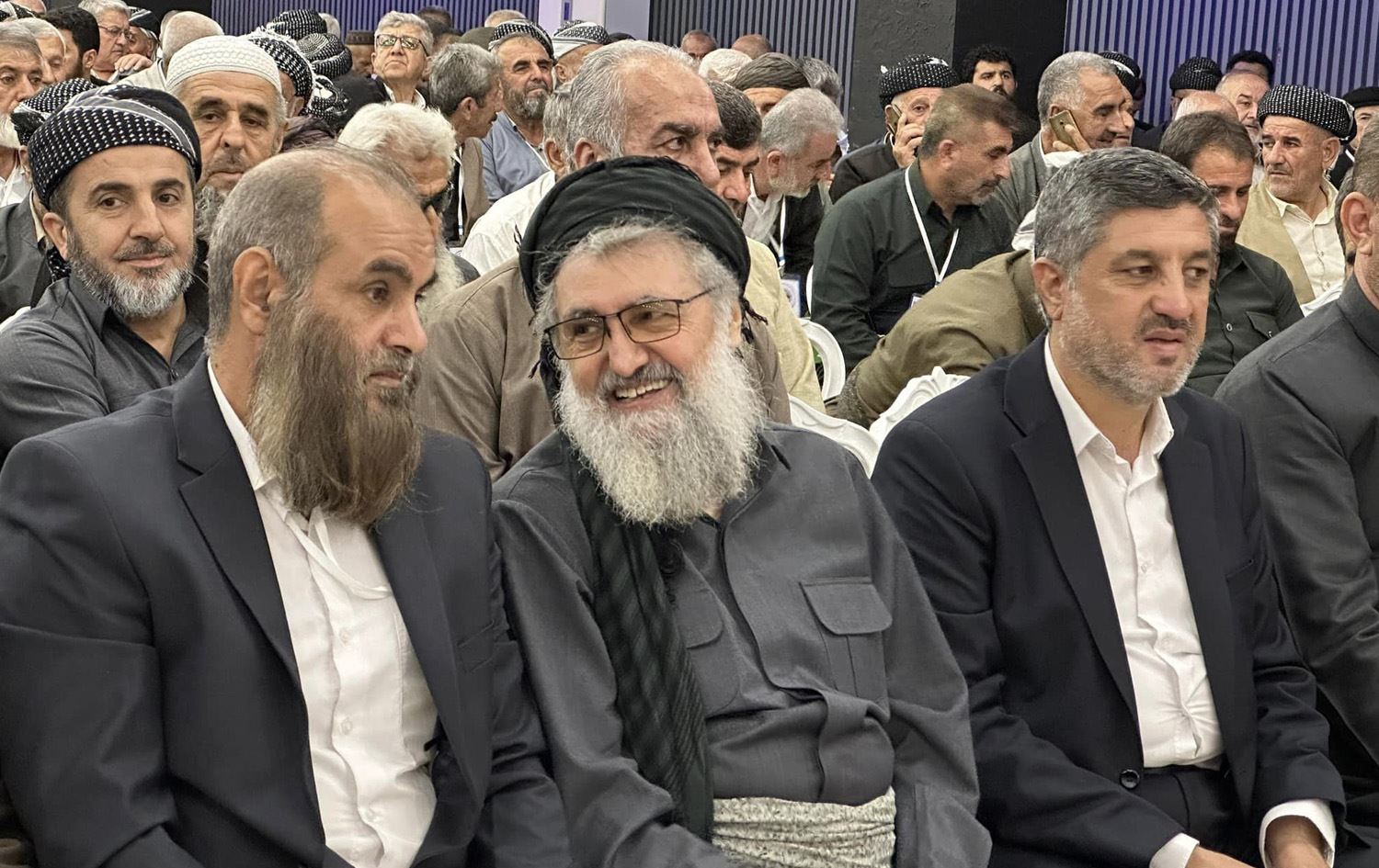 وێنەیەکی عیرفان عەلی عەبدولعەزیز لەنێو هۆڵی کۆنگرە