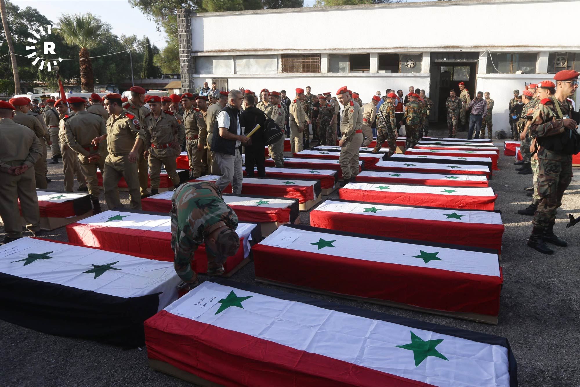 رێوڕەسمی بەخاک سپاردنی تەرمی قوربانییانی رووداوەکەی حمسی سووریا