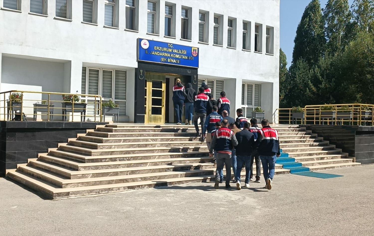 Van ve Erzurum'da operasyon: 11 gözaltı