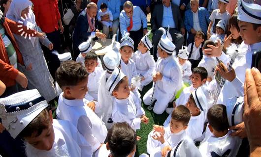 Diyarbakır’da 300 çocuk için toplu sünnet töreni: Masrafları eski vekil karşıladı