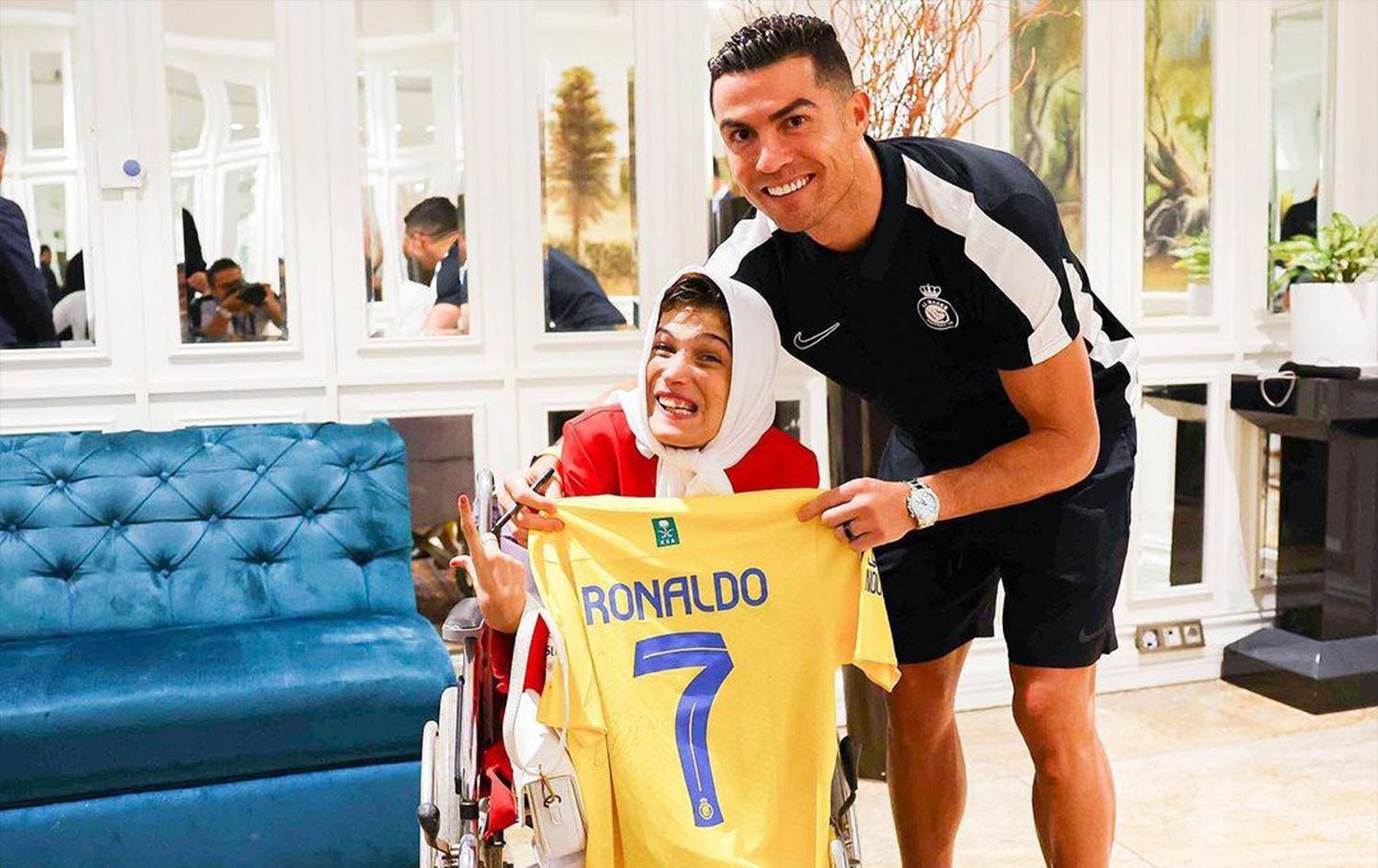 Foto: Cristiano Ronaldo ve İranşı ressam Fatemeh Hamami